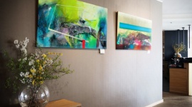 Zainwestuj w polskie talenty Sztuka, LIFESTYLE - Piękny obraz na ścianie okazuje się być czymś więcej niż tylko elementem wystroju. Dla wielu kolekcjonerów jest to także sposób na zysk. Wbrew powszechnym opiniom, nie potrzeba ogromnych środków finansowych, żeby wejść do fascynującego świata inwestycji w sztukę.