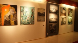 Międzynarodowa wystawa malarstwa w Porcie Łódź Sztuka, LIFESTYLE - Kolory bez Granic ? pod takim tytułem odbywa się w Łodzi wystawa obrazów autorstwa artystów pochodzących z dziewięciu odmiennych kulturowo krajów świata. Na wystawie prezentują oni uniwersalny język sztuki funkcjonujący ponad granicami narodowości.