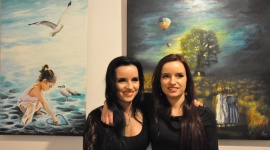 Wystawa malarstwa Agaty Buczek i Martyny Mączki w Galerii Delfiny Sztuka, LIFESTYLE - Do 31 marca w Galerii Delfiny na warszawskim Powiślu można podziwiać wystawę malarstwa Agaty Buczek i Martyny Mączki. Cykl prac obu sióstr zatytułowany ?Emocje? ukazuje niezwykłe spojrzenie na świat każdej z nich.