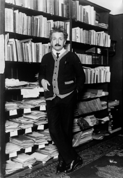 Cytaty Alberta Einsteina Film, LIFESTYLE - National Geographic zaprasza na premierę 10-odcinkowej antologii filmowej pt. ?GENIUSZ?, która przedstawia sylwetkę i osiągnięcia naukowe Alberta Einsteina, a także ukazuje jego ludzkie oblicze i skomplikowane, pełne namiętności związki.
