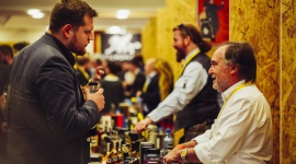 Świat whisky zagości w Trójmieście Hobby, LIFESTYLE - Ponad 100 różnych gatunków whisky z kilkunastu krajów, krajowe premiery zagranicznych nowości, a także sesje master class oraz szkolenie dotyczące inwestowania w bursztynowy trunek - pierwsza edycja Whisky Live Sopot przed nami.