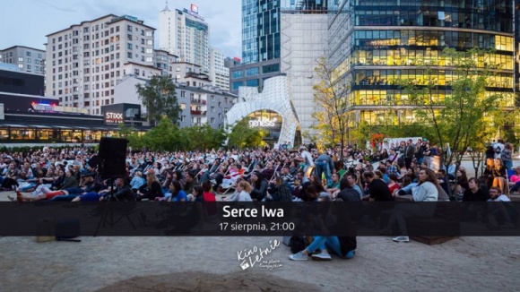 Kino Letnie na placu Europejskim: ?Serce lwa? Film, LIFESTYLE - Przed nami kolejny seans Kina Letniego na placu Europejskim. Już w najbliższy czwartek, 17 sierpnia o godzinie 21:00, na dużym ekranie pod Warsaw Spire będzie można obejrzeć fińsko-szwedzki dramat pt. ?Serce lwa?. Na seans zaprasza organizator, firma Ghelamco Poland.