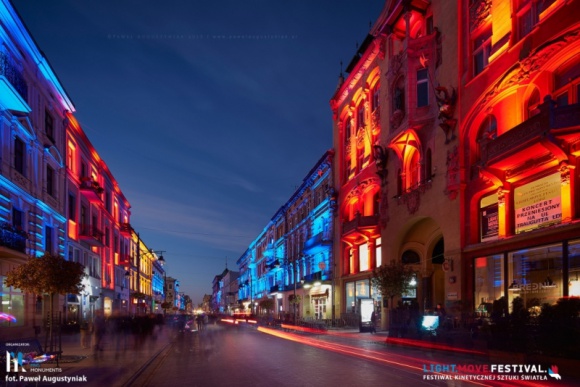 Zrób iluminację na festiwal światła w Łodzi Sztuka, LIFESTYLE - W środę i czwartek 23 i 24 sierpnia, przy ul. Piotrkowskiej 113, po raz trzeci uczestnicy pod okiem specjalistów zaproszonych przez Fundację Lux Pro Monumentis zaprojektują artystyczną iluminację przestrzeni zielonej. Zapisy na adres biuro@lmf.com.pl