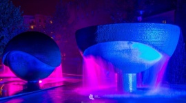 Niezwykły pokaz świetlny w Łodzi Sztuka, LIFESTYLE - Serdecznie zapraszamy na pokaz iluminacji świetlnej placu już dziś o godz. 21 przy zbiegu ulic Sienkiewicza i Traugutta w Łodzi.