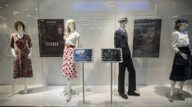 Port Łódź zaprasza do świata filmu Sztuka, LIFESTYLE - Port Łódź we współpracy z Muzeum Kinematografii oraz Łódzkim Centrum Filmowym zaprasza na niezwykłą ekspozycję ? wystawę kostiumów z filmów Andrzeja Wajdy.