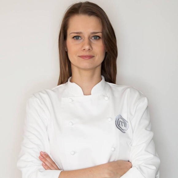 Warsztaty kulinarne z Klaudią Budny Hobby, LIFESTYLE - Inspiruje ją kuchnia polska i włoska, pomysły na dania czerpie głównie z głowy i rzadko korzysta z gotowych przepisów, woli sama je kreować ? mowa o Klaudii Budny, finalistce popularnego programu MASTERCHEF.
