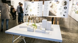 Studenci zaprojektowali rozwiązania dla Parku Sensorycznego w centrum Wrocławia Hobby, LIFESTYLE - Kurtyna wodna, trampoliny, mobilna zjeżdżalnia, interaktywne ścieżki, wygodne hamaki. Zakończył się pierwszy etap projektowania ogólnodostępnego Parku Sensorycznego, który powstanie na Przedmieściu Oławskim. To będzie pierwsze tego typu miejsce we Wrocławiu.