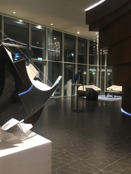 Złota 44 promuje młodych artystów Sztuka, LIFESTYLE - Najsławniejszy budynek w stolicy został otwarty kilka miesięcy temu a już zaznaczył swoje miejsce na warszawskiej mapie sztuki.