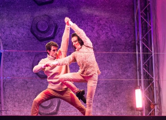 Spektakularne widowisko ?GAIA ? Stubai Mother Earth? znów w Dolinie Stubai Sztuka, LIFESTYLE - Na śnieżnych stokach Neustift w Dolinie Stubai, 1 lutego 2018 roku, jedyny raz w tym sezonie zostanie wystawiony porywający spektakl ?GAIA ? Stubai Mother Earth?, nagrodzony Tirol Touristica Award. Przedstawienie łączy narciarstwo, taniec, muzykę i pokazy multimedialne.