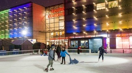 Galeria Krakowska przedłuża zimę Hobby, LIFESTYLE - Lodowisko przy Galerii Krakowskiej będzie otwarte do 11 marca.