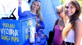 PRZEKONAJ SIĘ JAK SMAKUJE LATO ? RUSZA WYZWANIU SMAKU PEPSI! Hobby, LIFESTYLE - Trendy przez lata się zmieniają, ale smak Pepsi jest ponadczasowy. W te wakacje będzie można się o tym przekonać podczas kultowego Wyzwania Smaku Pepsi. Tego lata Pepsi zaprasza wszystkich na Przystanek Smaku, który w każdy weekend zawita do innego miasta w Polsce.