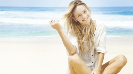 Modelowanie ciała last minute Teatr, LIFESTYLE - Latem wysokie temperatury oraz wyjazdy do cieplejszych krajów skłaniają nas do noszenia lekkich ubrań i odsłaniania ciała. Niestety, jednocześnie u wielu z nas bardziej dają o sobie znać kompleksy związane z defektami sylwetki.