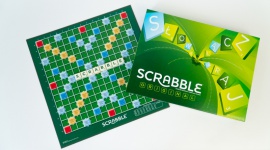 SCRABBLE WERSJA ORIGINAL Hobby, LIFESTYLE - Tę grę zna cały świat. Tworzenie słów z wylosowanych, przypadkowych liter wymaga nie lada skupienia i uruchomienia kreatywności.