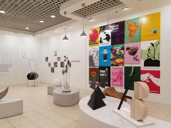 Wystawa ?Wzornictwo? na 4 lata Project Art w Porcie Łódź Sztuka, LIFESTYLE - Kilkadziesiąt udanych wystaw, ponad 100 współpracujących artystów i ponad 500 wystawionych prac ? tak podsumować można cztery lata działalności galerii sztuki Project Art, funkcjonującej na terenie Portu Łódź.