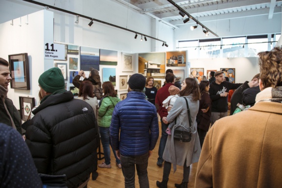 Wielki sukces pierwszej edycji Targów Sztuki Dostępnej! Sztuka, LIFESTYLE - W weekend 2-3 marca 2019 r. w Warszawie odbyły się Targi Sztuki Dostępnej, czyli pierwsze profesjonalne targi sztuki z limitem ceny. Zgodnie z założeniami żadne dzieło sztuki prezentowane i oferowane do sprzedaży, nie mogło kosztować więcej niż 5 tys. zł.