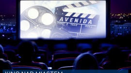 Wakacyjne ?Kino nad miastem? w Avenidzie Poznań Hobby, LIFESTYLE - Leżaki, przyjaciele i dobry humor to wszystko, czego potrzeba do spędzenia piątkowego wieczoru podczas ?Kina nad miastem?. Już od 5 lipca Centrum Handlowe Avenida zaprasza na bezpłatne produkcje filmowe pod gołym niebem.