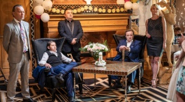 WIEMY, GDZIE KRĘCONY JEST NAJNOWSZY FILM MICHAŁA MILOWICZA ?FUTRO Z MISIA? Film, LIFESTYLE - Michał Milowicz niedawno rozpoczął zdjęcia do swojego najnowszego filmu ?Futro z Misia?, którego jest jednocześnie reżyserem. Pierwsze kadry postanowiono nagrywać w Zakopanem, w tamtejszym hotelu Mercure Kasprowy Zakopane. Jak wyglądała praca na planie?