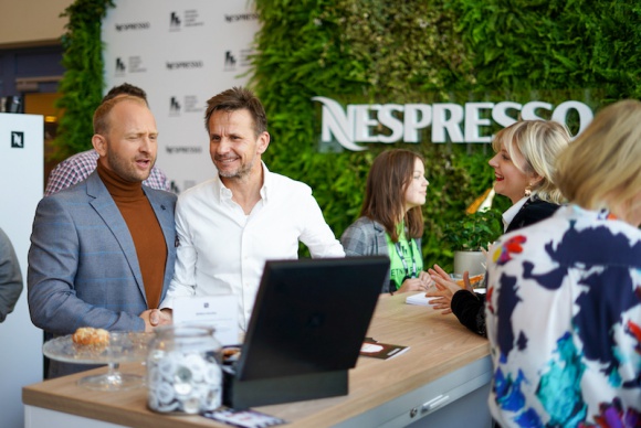 GWIAZDY W STREFIE NESPRESSO PODCZAS 44. FPFF W GDYNI Film, LIFESTYLE - Nespresso jest idealną kawą do rozmów o filmie, dlatego podczas 44. FPFF w Gdyni w Teatrze Muzycznym została przygotowana specjalna Strefa Nespresso dla gości, którzy nie wyobrażają sobie dnia bez mocnego espresso lub aromatycznej latte.