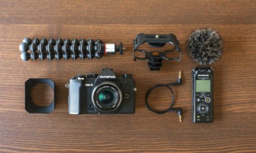 Olympus prezentuje nowe zestawy z aparatem OM-D E-M5 Mark III