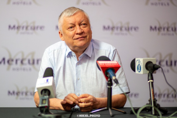 Anatolij Karpow w Polsce! Hobby, LIFESTYLE - Prawdziwa gratka dla miłośników szachów ? do Polski zawitał sam Anatolij Karpow.