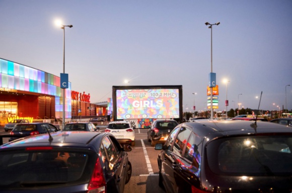 Polówka w Porcie Łódź Film, LIFESTYLE - Port Łódź i TME Polówka zapraszają na ostatnie seanse pod gwiazdami