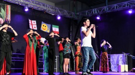 Brave Kids finiszują w Starej Kopalni i jadą do Wrocławia Teatr, LIFESTYLE - Już za kilka dni w Wałbrzychu zobaczymy niezwykle ciekawe i oryginalne wydarzenie artystyczne ? spektakl przygotowany przez Brave Kids. Nie zabraknie osobistych opowieści i ważnych tematów, wyrażonych różnymi środkami scenicznej ekspresji. Przygotowania trwają.