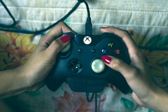 IQS i Gameset: Około 2,4 miliona kobiet gra codziennie na komputerze lub konsoli